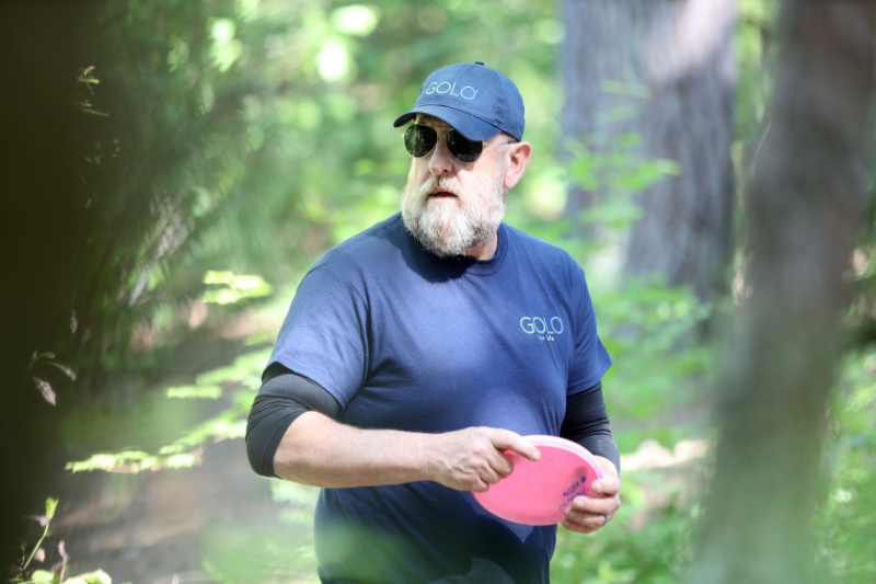 Steve Wyatt at disc golf event wearing GOLO swag!